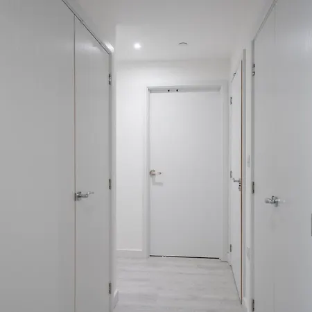 Sunset Retreat: Steps From Heathrow/twickenham *