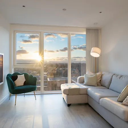 Sunset Retreat: Steps From Heathrow/twickenham * Hounslow