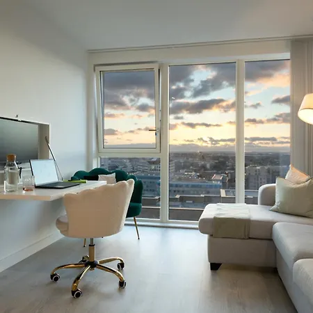 Sunset Retreat: Steps From Heathrow/twickenham *