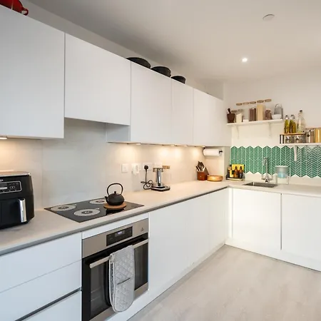 Sunset Retreat: Steps From Heathrow/twickenham Apartamento *