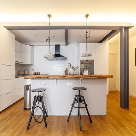 Apartment Stylish & Central 2-bed, 2-bath In Notting Hill