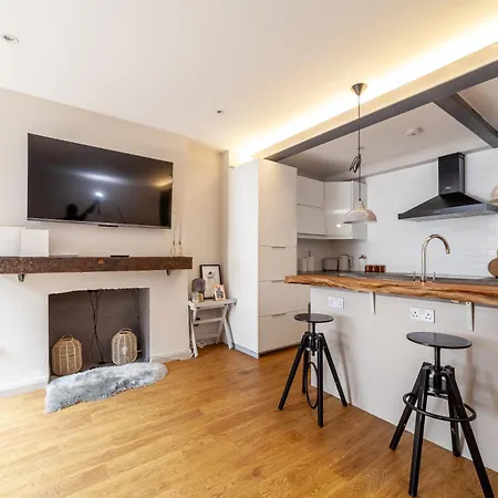 Stylish & Central 2-bed, 2-bath In Notting Hill Apartment *