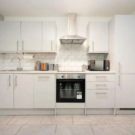Apartment Spacious 3-bedroom Near London Museum *