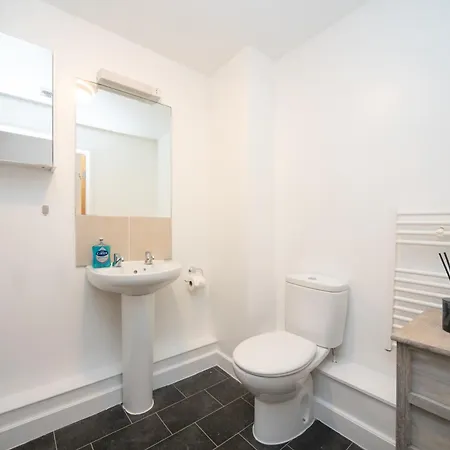 A Stylish One-bedroom Next To London Museum! *