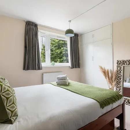 Parea Living - Cosy Flat With Skyline Views Beside Canary Wharf *