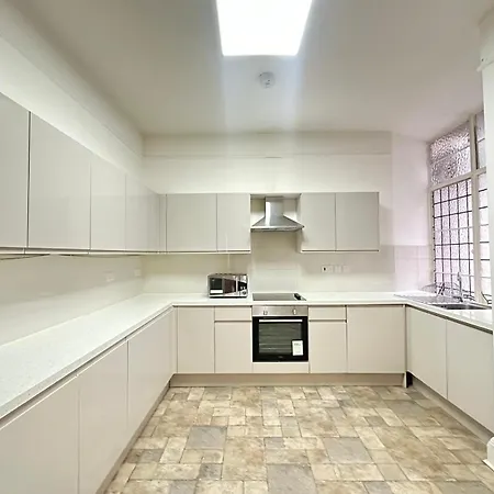 Villa Oxford Street Four Bedroom Luxury *