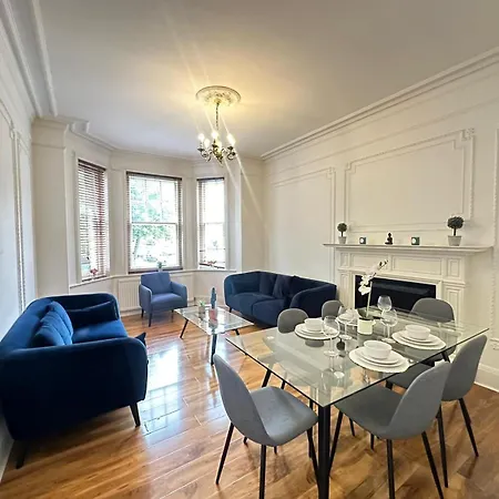 Oxford Street Four Bedroom Luxury