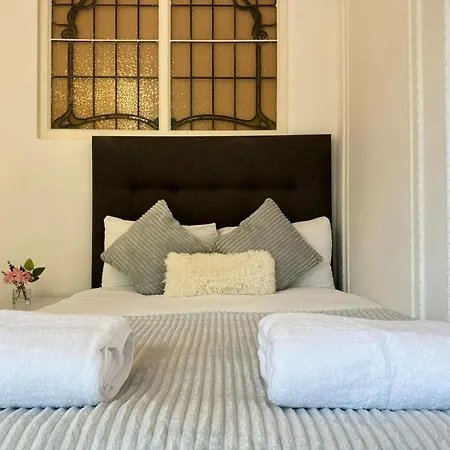 Villa Oxford Street Four Bedroom Luxury *