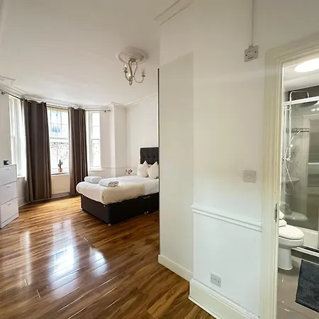 Oxford Street Four Bedroom Luxury Villa *