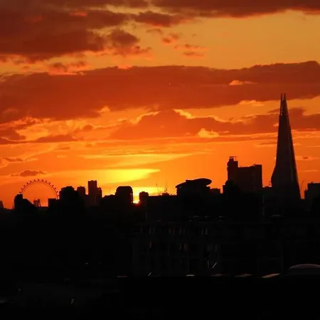 Greenwich Skyline Retreat - 2bed Flat Apartment *