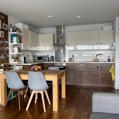 Greenwich Skyline Retreat - 2bed Flat Apartment