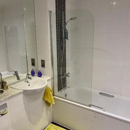 Greenwich Skyline Retreat - 2bed Flat * London