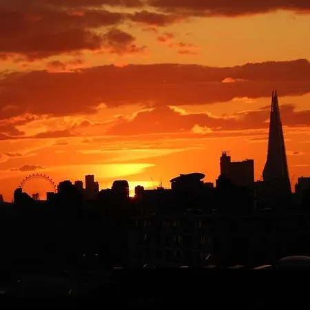 Greenwich Skyline Retreat - 2bed Flat *