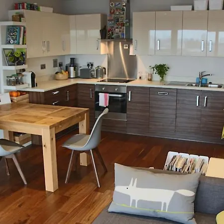 Greenwich Skyline Retreat - 2bed Flat Apartment