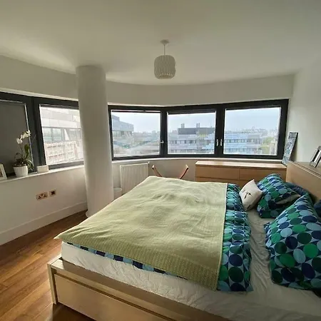 Greenwich Skyline Retreat - 2bed Flat Apartment *