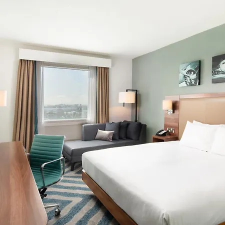 Hilton Garden London Heathrow Airport 4*