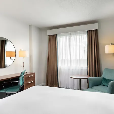 Hilton Garden London Heathrow Airport 4*