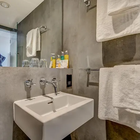 Hotel New Road 4*