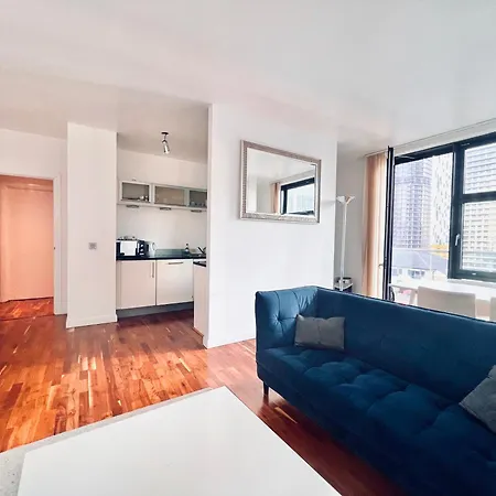 2 Bedroom Discovery Dock * London