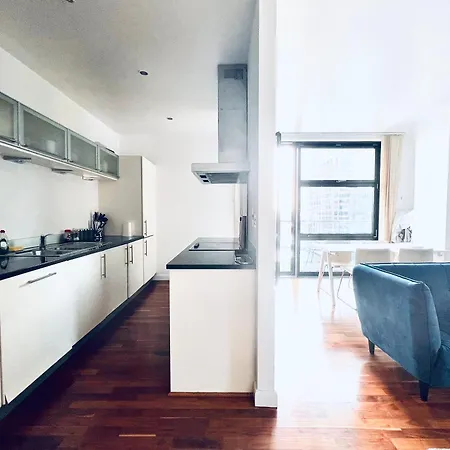 2 Bedroom Discovery Dock * London