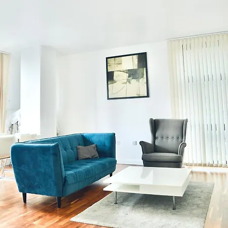 2 Bedroom Discovery Dock Apartment *