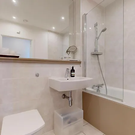Apartamento Lovely With Balcony - 3 Min To Station *