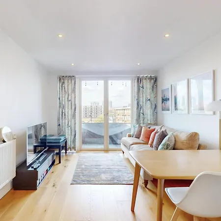 Lovely With Balcony - 3 Min To Station Apartamento Londres
