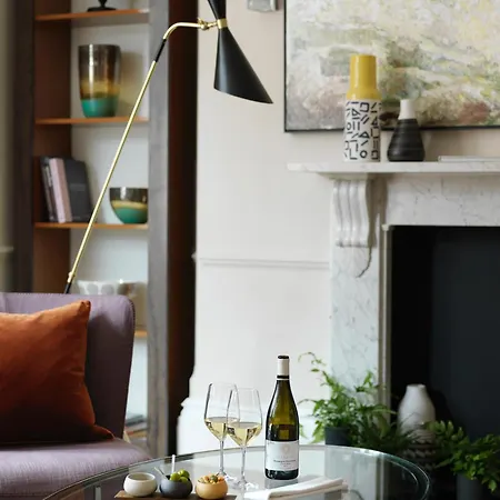 The Athenaeum & Residences Otel