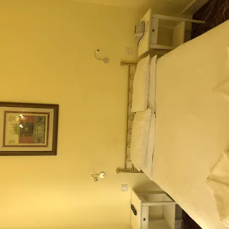 Manor Hotel 2*
