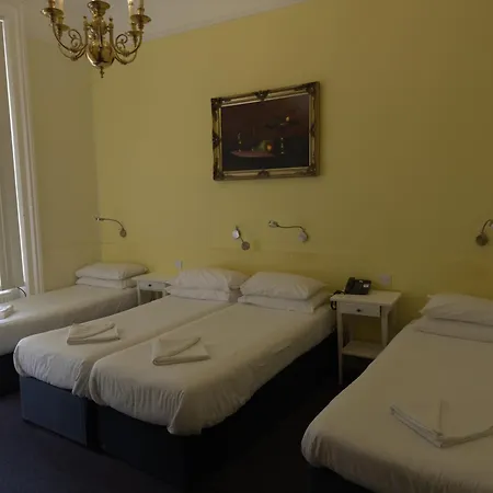 Manor Hotel 2*