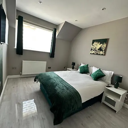 Deluxe Apartment