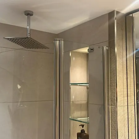 Impeccable 1-bed * Barking (Greater London)