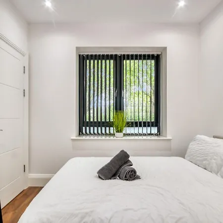 Holiday home 2 Bed 2 Bath Balcony View Wimbledon Tennis