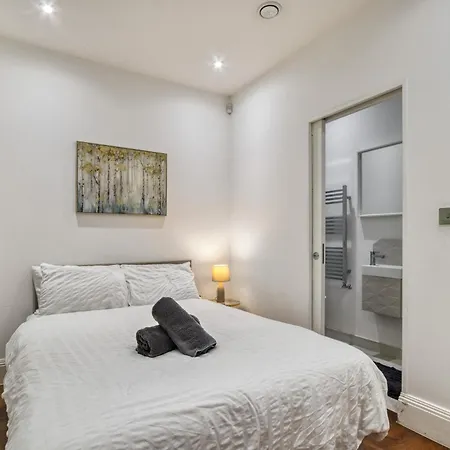 2 Bed 2 Bath Balcony View Wimbledon Tennis * London