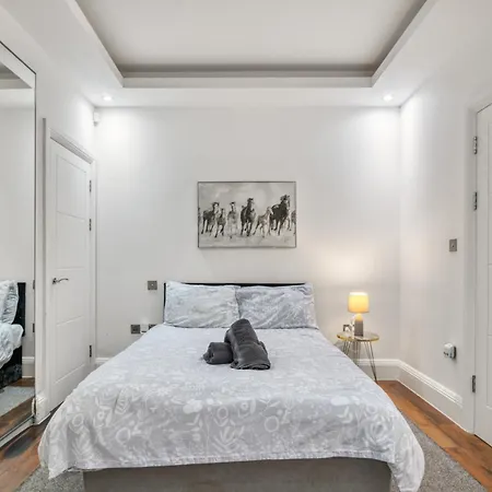 2 Bed 2 Bath Balcony View Wimbledon Tennis Holiday home London