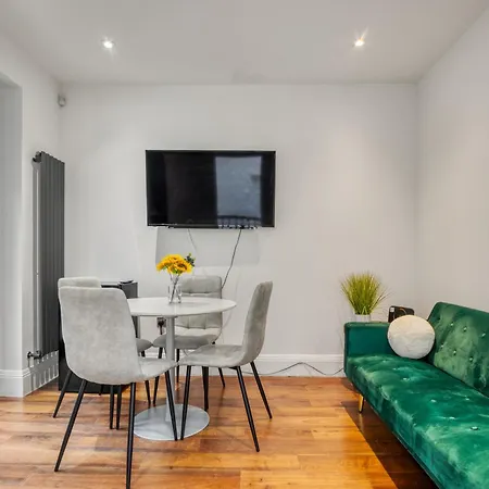 2 Bed 2 Bath Balcony View Wimbledon Tennis * London