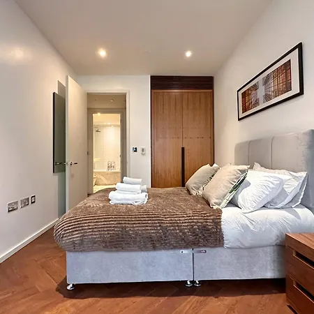 Luxury 2bed 2bath In Nine Elms In Modern Development Apartment London