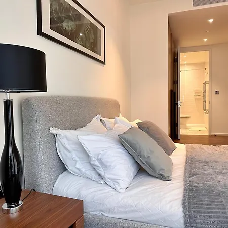 Luxury 2bed 2bath In Nine Elms In Modern Development Apartment