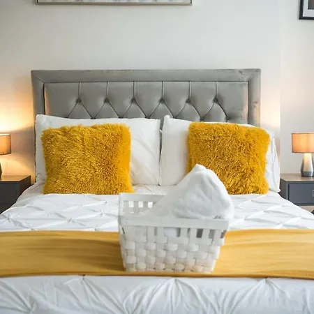 Appartamento Spacious For Up To 4! Sofa Bed Londra