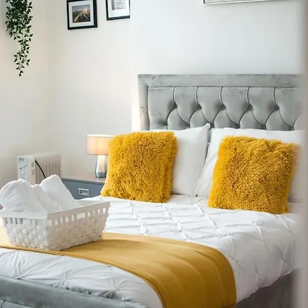 Appartamento Spacious For Up To 4! Sofa Bed Londra