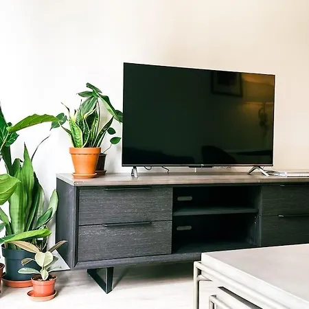 Modern New 2 Bedroom Flat
