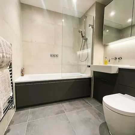 Modern New 2 Bedroom Flat London