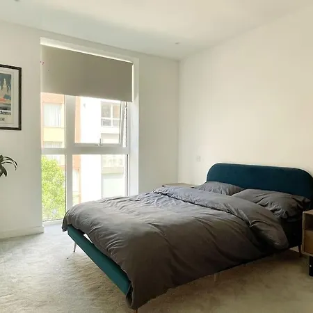 Modern New 2 Bedroom Flat