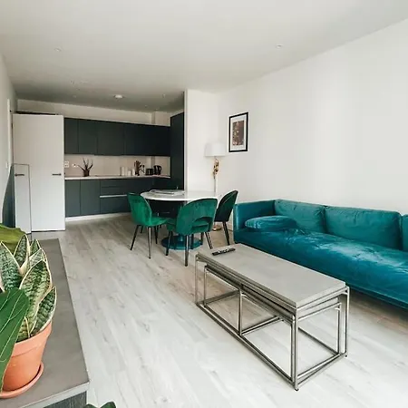 Apartment Modern New 2 Bedroom Flat London