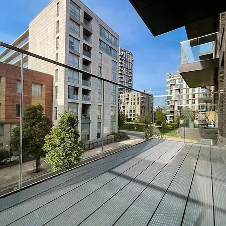 Modern New 2 Bedroom Flat