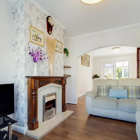 بيت شباب Eejs Charming 6 Bedroom - With Large Garden