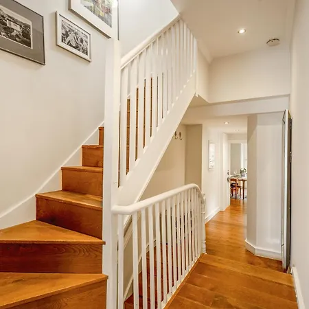 アパート Peaceful Multilevel 2br Flat With Garden In Fulham ロンドン