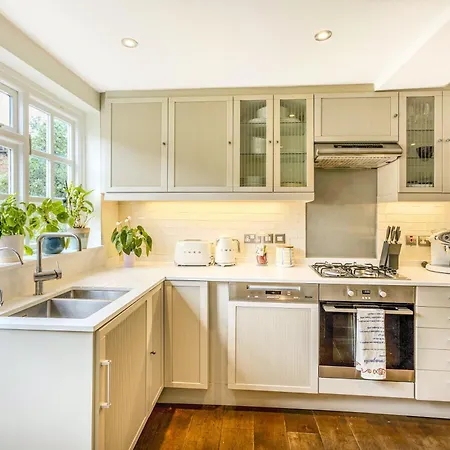 Peaceful Multilevel 2br Flat With Garden In Fulham アパート *
