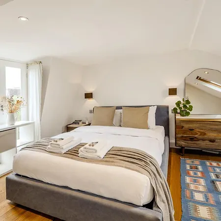 Peaceful Multilevel 2br Flat With Garden In Fulham * ロンドン