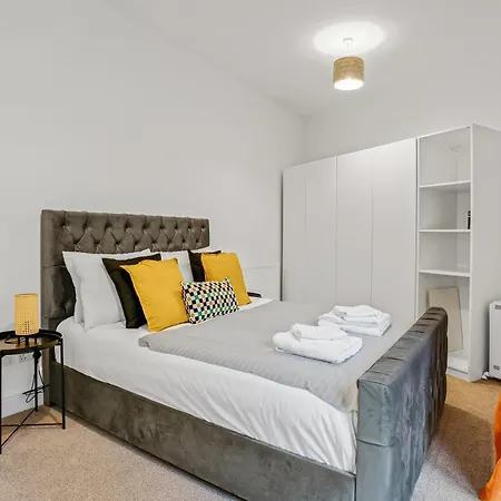 شقة 2-bed With Garden لندن